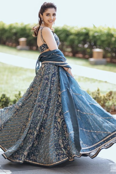 Eila embroidered lehenga Set