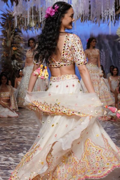 Nur Lehenga Set