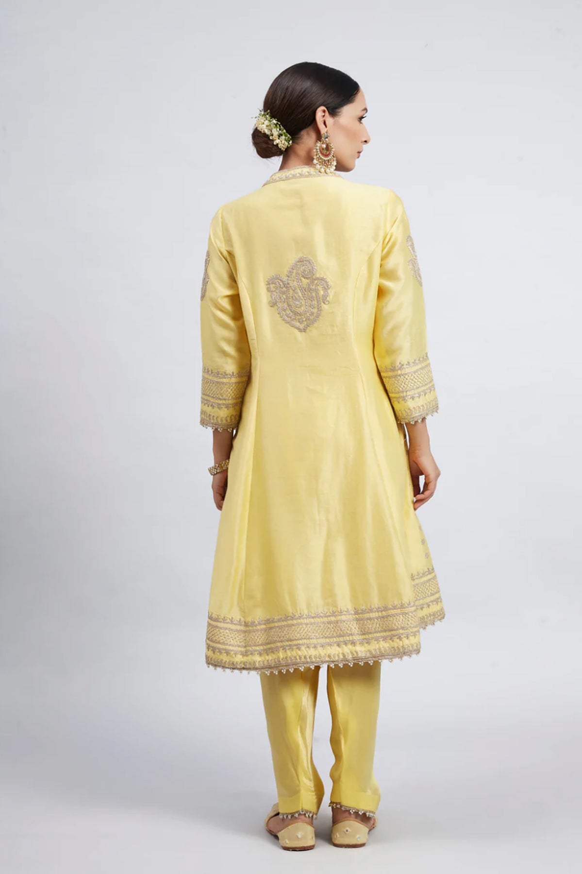 NAAZIRA- EMBROIDERED KURTA SET