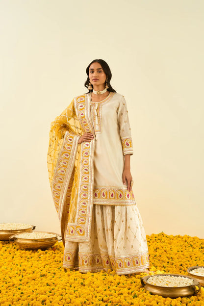 SHABINA- DAISY IVORY WITH GLAZE MUSTARD