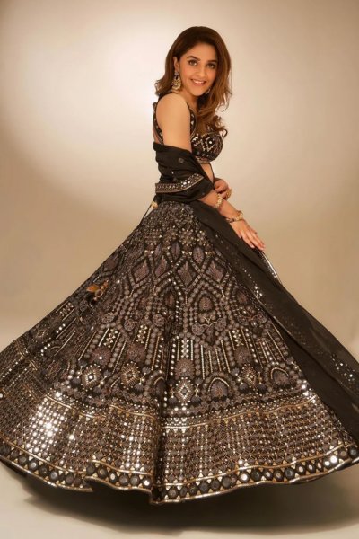 Smriti Lehenga Set