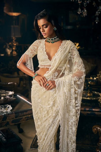 Ivory Three-dimensional Saree